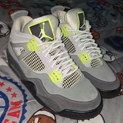 Size 8 Jordan 4 Retro SE Neon Cool Grey/Volt-Wolf Grey-Anthracite CT5342-007