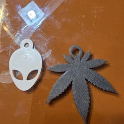 X2 3D Printed Keychain Ornaments Alien / Leaf