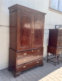 Gorgeous Antique 18th Century Two Piece Georgian Mahogany Linen Press w/ Key