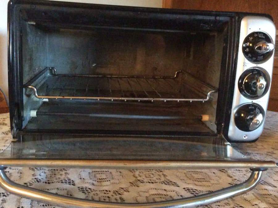 DELONGHI Toaster Oven Convection Rotisserie in EXCELLENT condition. *VERY  CLEAN! for Sale in Los Angeles, CA - OfferUp