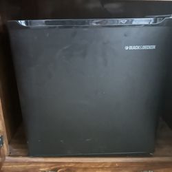 Black & Decker mini fridge 
