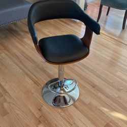 Adjustable Bar Stool. 24 - 29 Inches