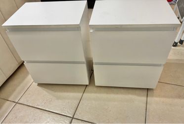 Nightstands- mesas de noche