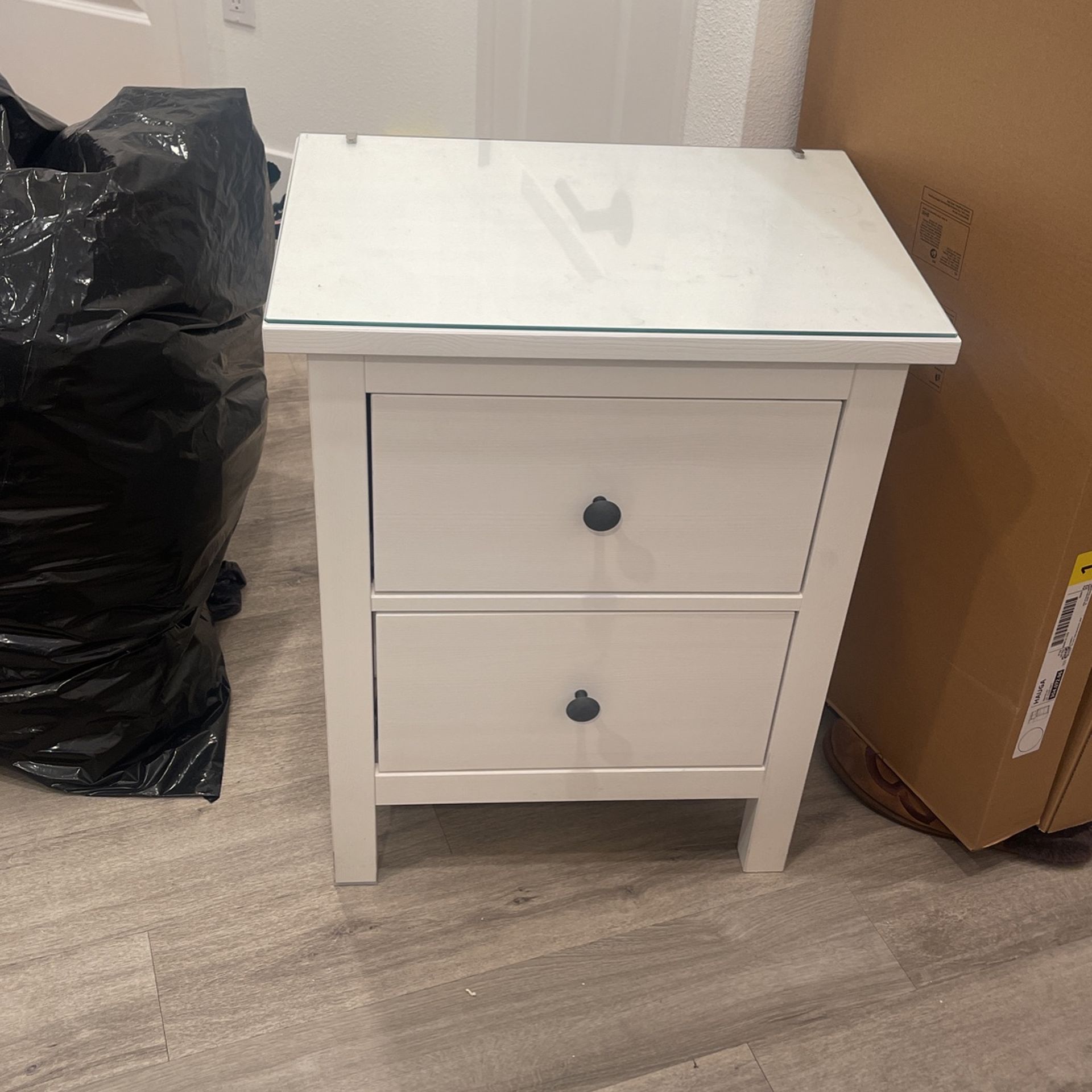 TWO Beautiful Nightstand SET!!! Great Condition