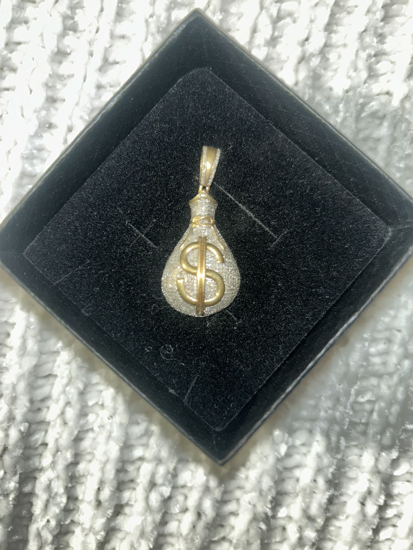 10K Gold Pendant With Natural Diamonds