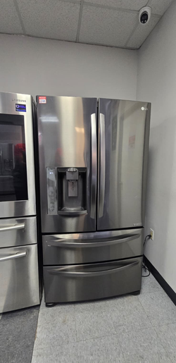 LG 4‑Door French Door Fridge – Stainless, Ice/Water Dispenser