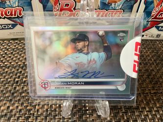 2022Topps chrome Minnesota Twins pitcher Jovani Moran Rc auto card /499