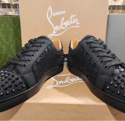 Christian Louboutin men’s size 12.5 used only couple times. Only have the bag