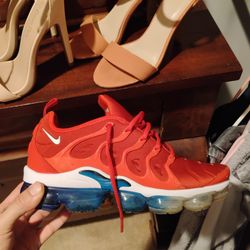 Like new barely worn Jordans  and some vapormax shoes