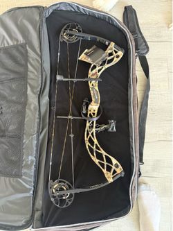 BRAND NEW Carbon Icon compound bow