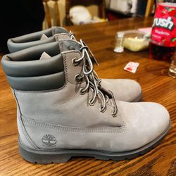Timberland Boots Women 9.5 new