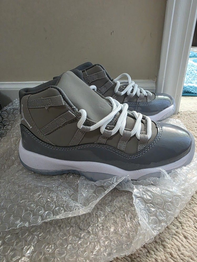 Women's Jordan 11s Cool Greys 5'5