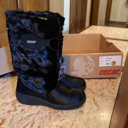 $600 Brand New Oscar Italian Fur Boots