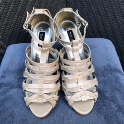 White House Black Market Leather Camellia Taupe Size 6.5