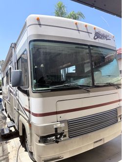 2000 storm Rv