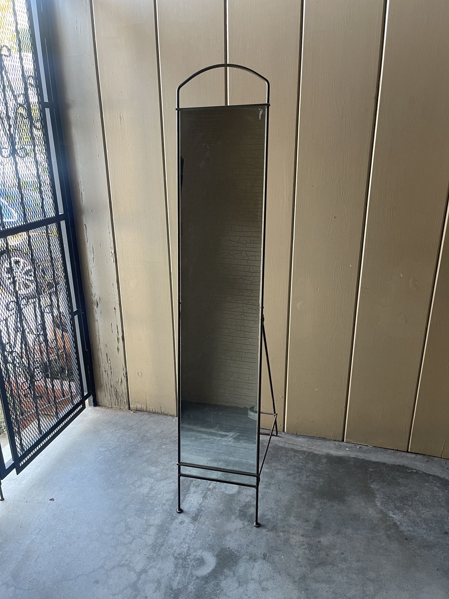VINTAGE MIRROR