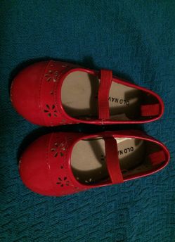 Old navy girls shoes size 5 6-12 month red flowers cut out elastic strap