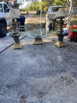 Beautiful 5 Piece Coffee Table And 2 End Tables Set With 2 Lamps!