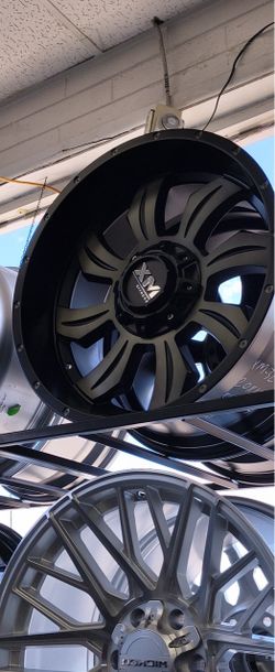 20 Inch 6x139.7 Bolt Pattern Wheels & Tires Stop hunting online for 6-lug fitments. We have fresh 20" inventory ready to mount up. Visit Phoenix tires
