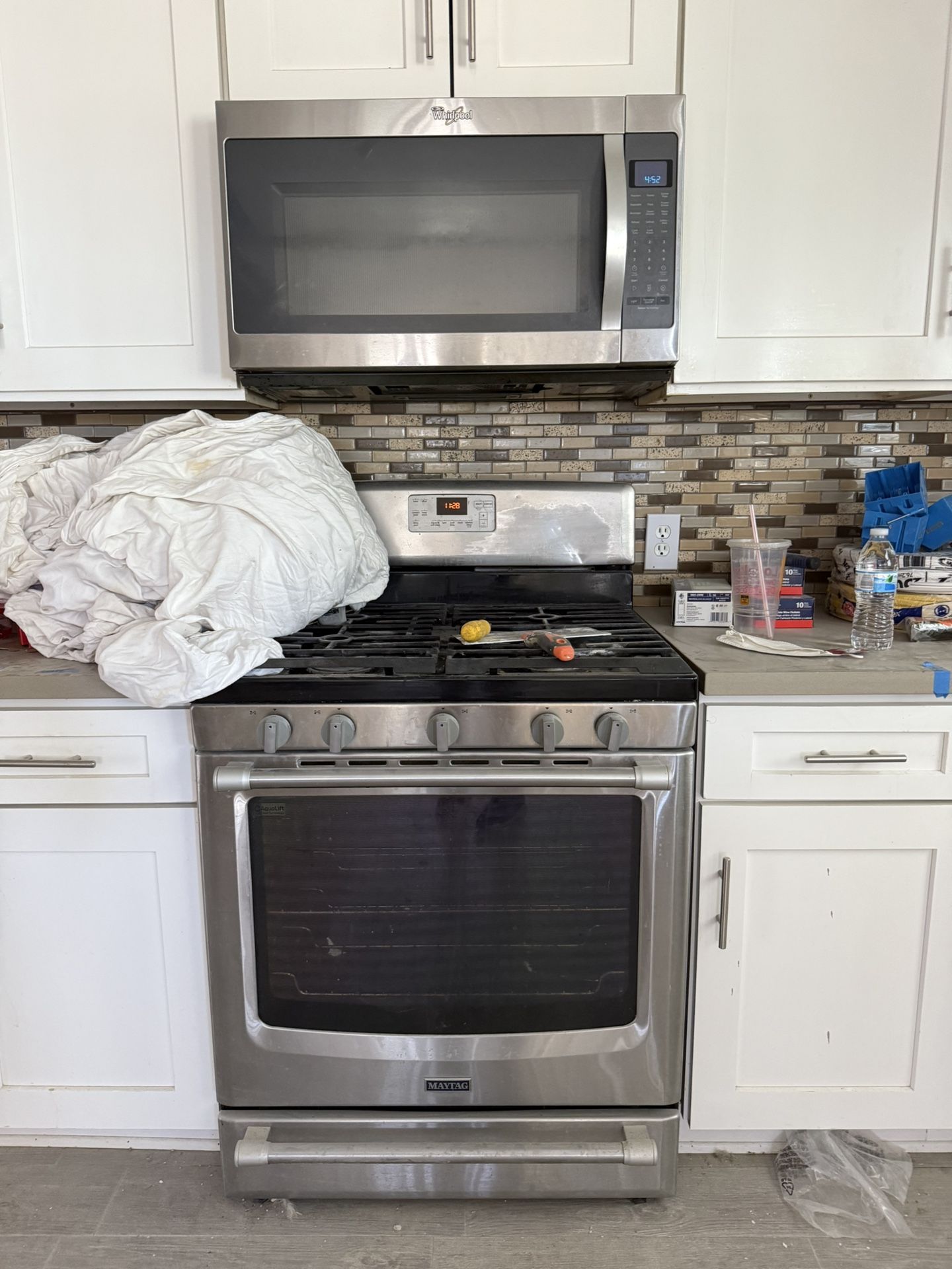 Stove + Microwave