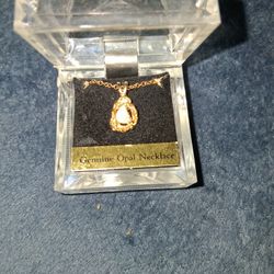 Ronte'of Beverly Hills Genuine Opal Necklace. 