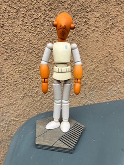 Star Wars Galaxy’s Edge Admiral Ackbar Wooden Figure.    7 inches tall.          Like New