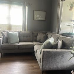 Gray Sectional Sofa for Sale – Excellent Condition!