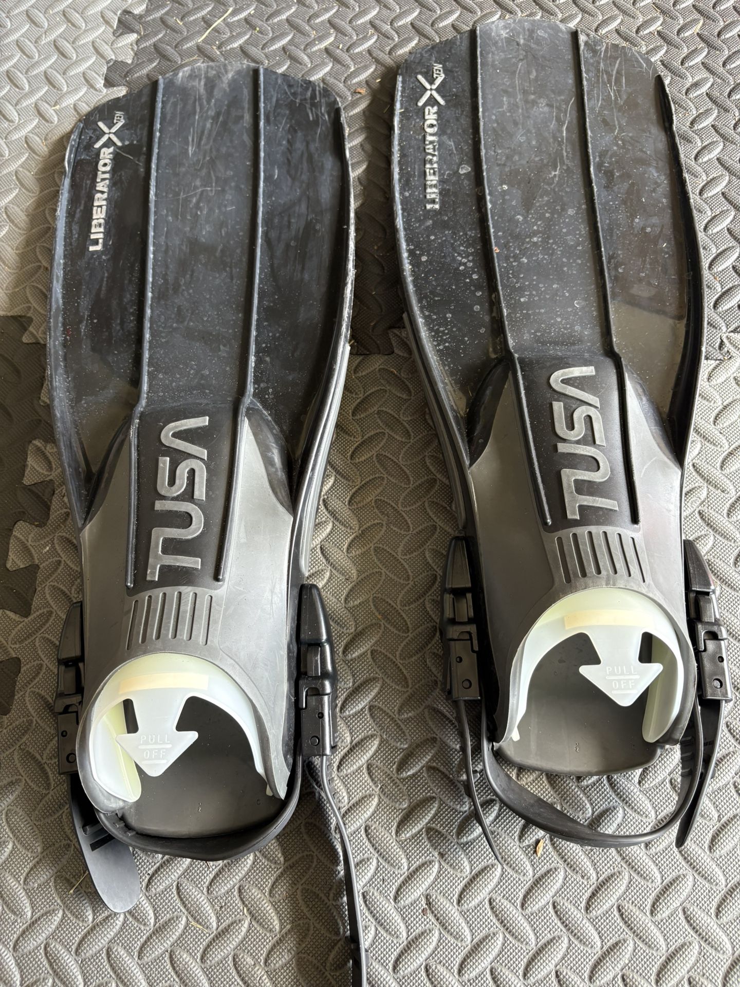 Two Pairs Of Diving Fins