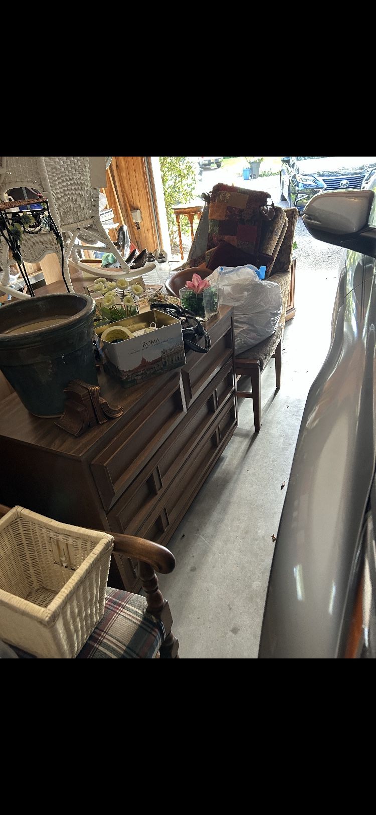 Solid wood Dresser. 6 Drawer With Mirror