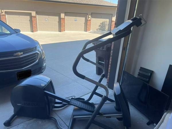 Precor EFX Elliptical (5.21si)