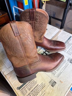 Boots ariat size 13