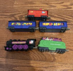Vintage 2002 Lionel Wendys Eerie Express Halloween Toy Train Lot Set of 5