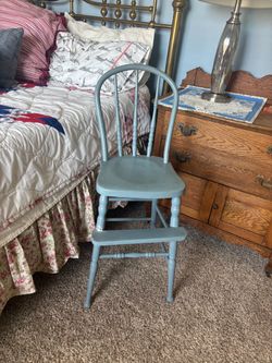 Blue Painted Wood Spindle Yourh Chair
