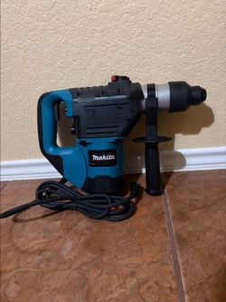 New! Makita HR2811F 1-1/8" SDS-Plus Rotary Hammer Drill With Case Open Box