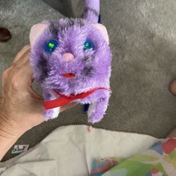 Cat Toy-walks/makes Noise 