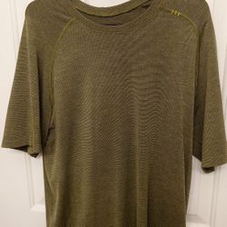 Lululemon Metal Vent Tech Short Sleeve Shirt 2.0 in Willow Green Size Medium