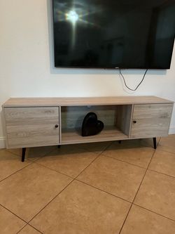 Mid-Century Modern TV Stand with Storage(se habla español)