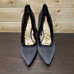 BNWOT Sam Edelman black satin with fringe pumps in size 6