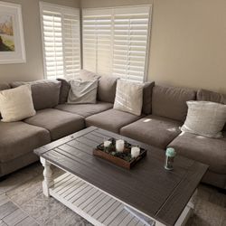 Modern L-Shaped Sectional Couch – Neutral 