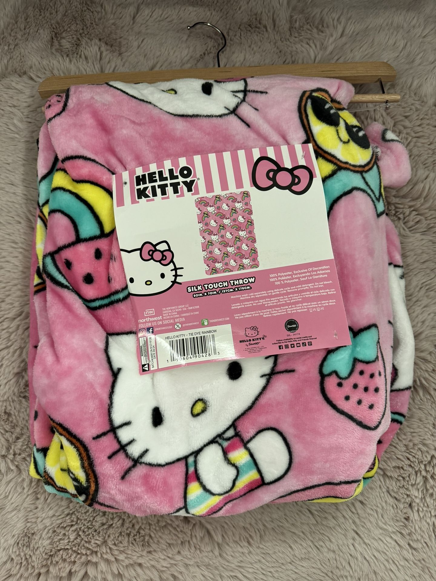 hello kitty throw blanket