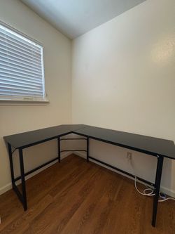 Gaming desk