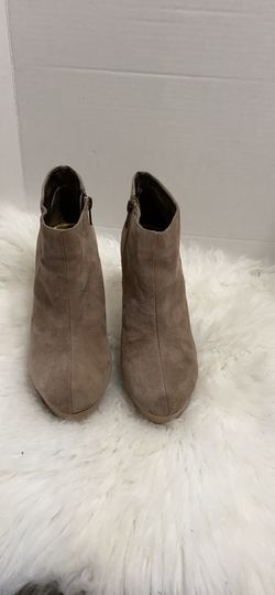 Steve Madden Chelseey Suede Ankle Boots nude size 8.5