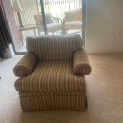 Living room upholstered easy chair, excellent condition