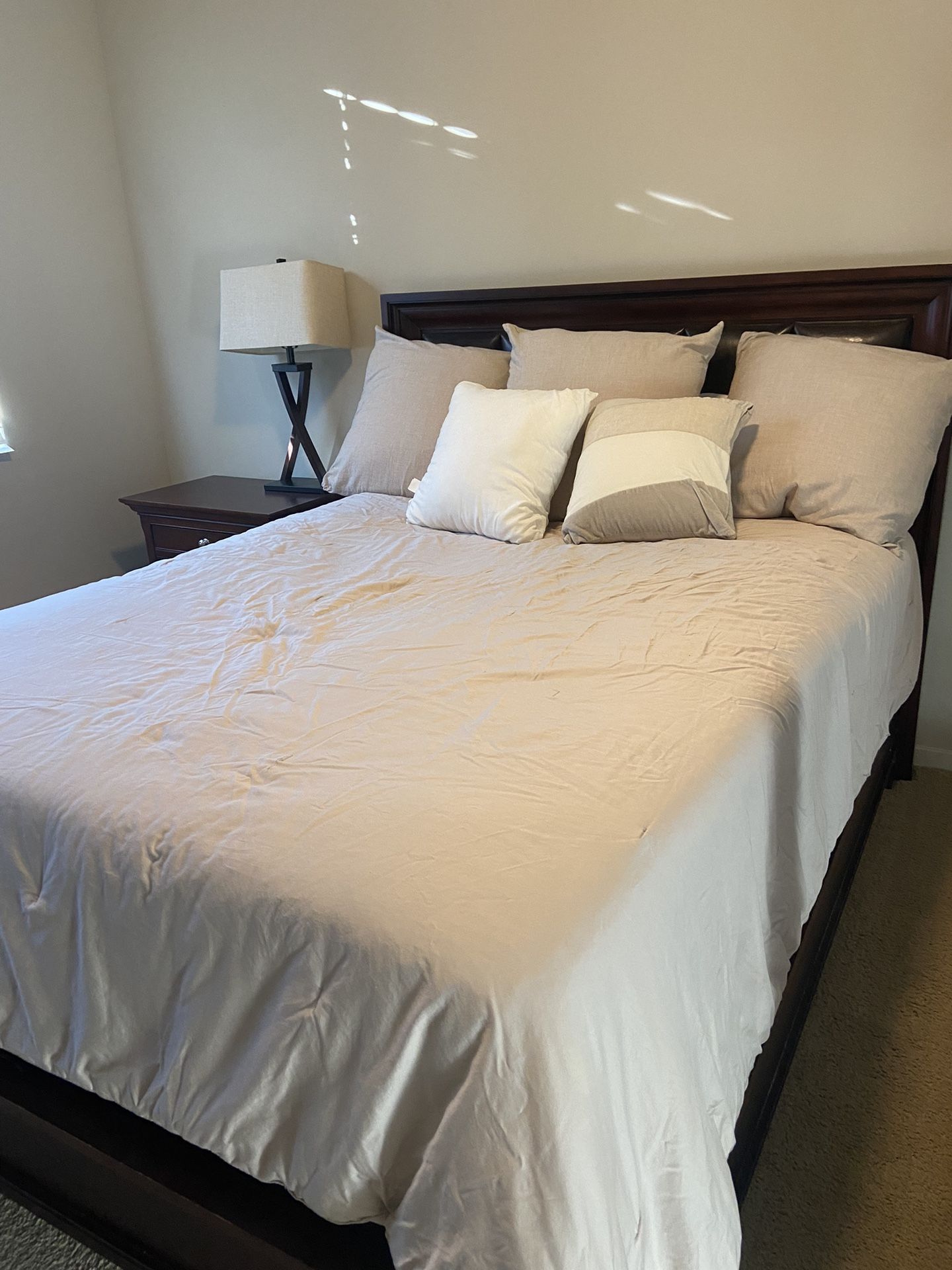 Queen Bed, Bedding, Mattress, Mattress Topper, Side Table And Lamp!