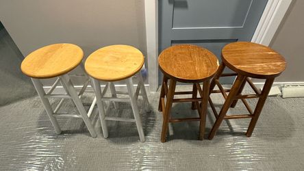 4 COUNTER HIGH (24”) STOOLS