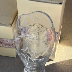 Crystal vase. Lennox.  $15
