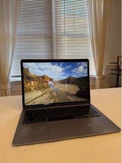 MacBook Air M1 (2020) – 8GB RAM / 512GB SSD – Clean Condition