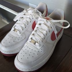 LIKE NEW NIKE  AIR FORCE 