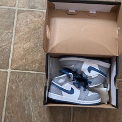 Jordan 1 Mid (Sz 8c)