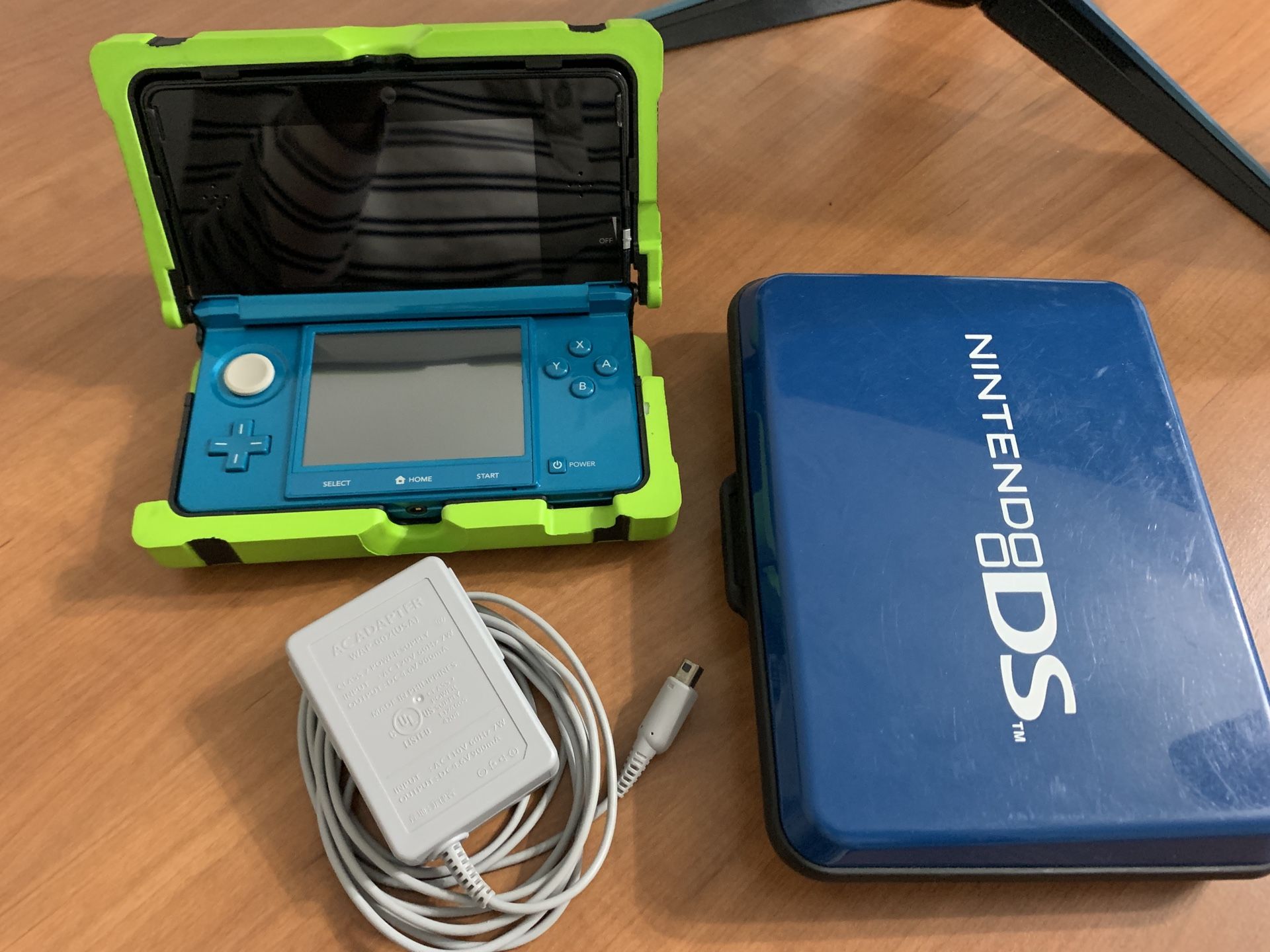 Nintendo 3DS (Aqua Blue) MINT condition + EXTRAS